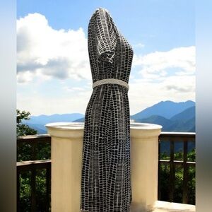 🆕Black and White Sheath Midi Dress